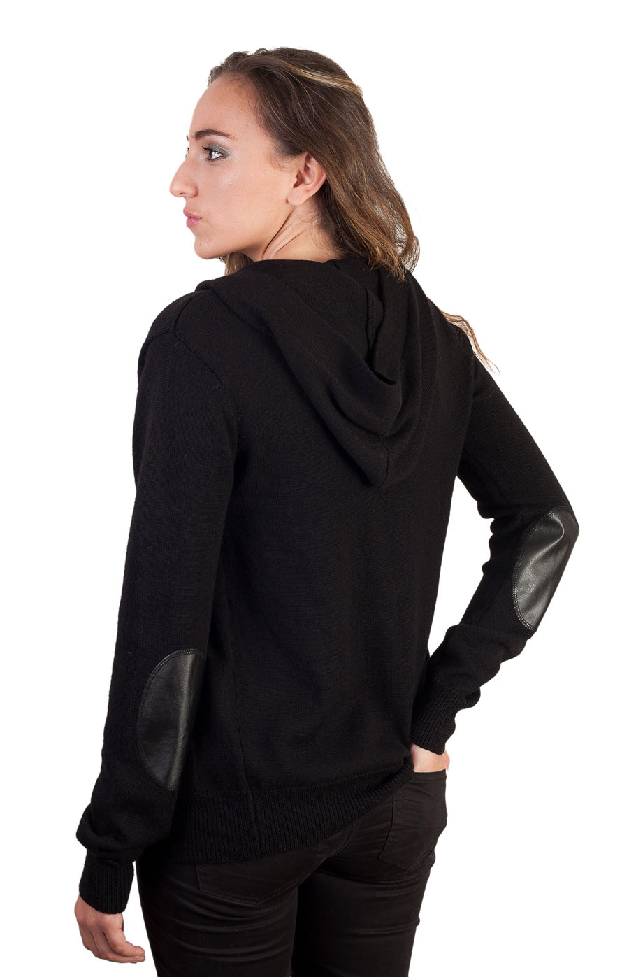 Gilet à col V et écusson pour femme en laine cachemire de la marque Rebel Cashmere